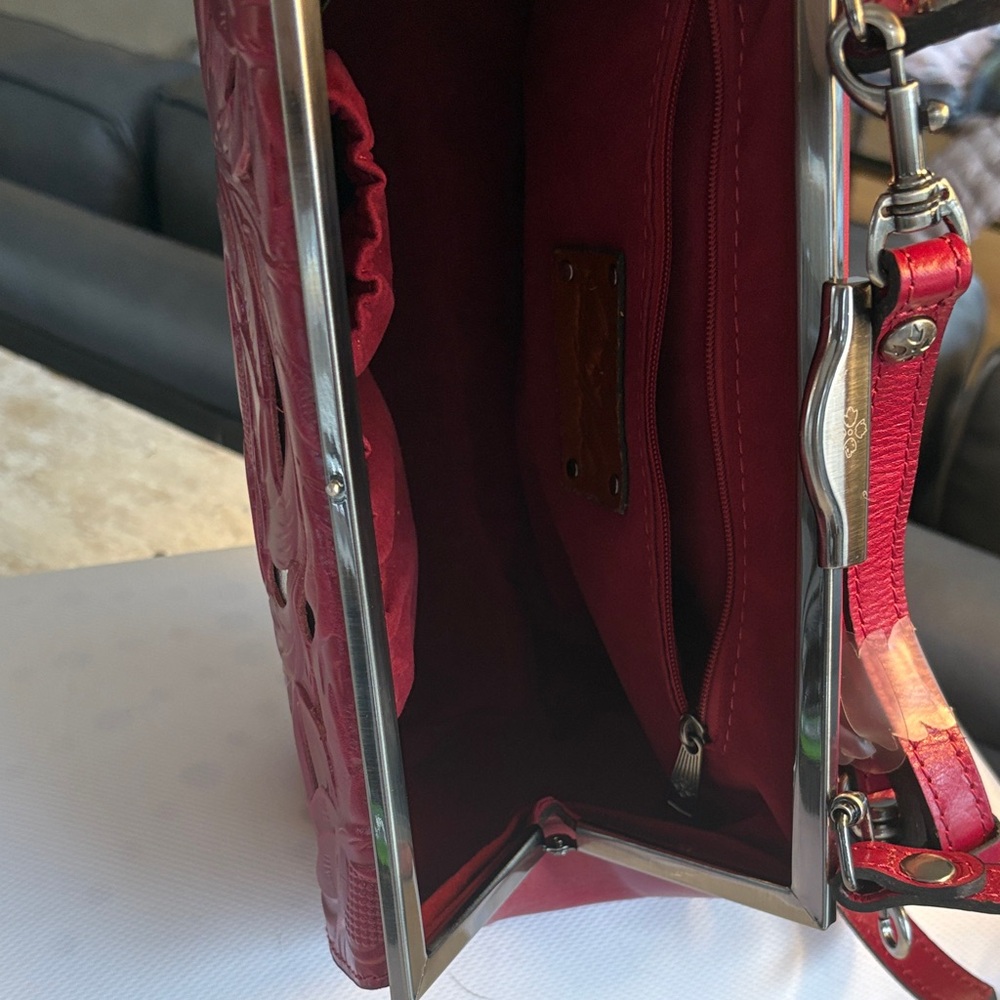 BIG SALE.   Elegant Red Floral Cutout Handbag - Picture 6 of 10